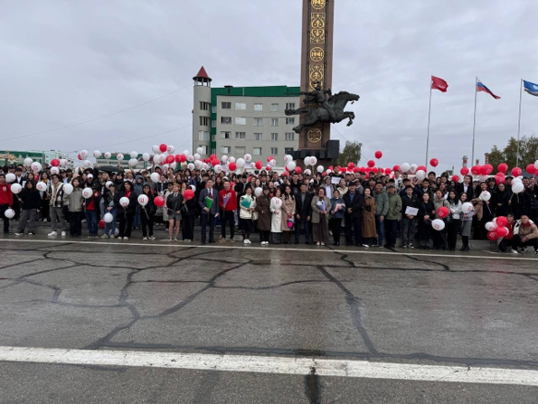 2-го сентября отметили начало учебного года на площади Победы и провели торжественную линейку для студентов колледжа «Синергия»