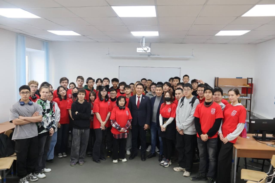 28 октября, в Международный день анимации колледж «Синергия» посетил Министр инноваций, цифрового развития и инфокоммуникационных технологий Республики Саха (Якутия) Василий Васильевич Ефимов для проведения открытой встречи.